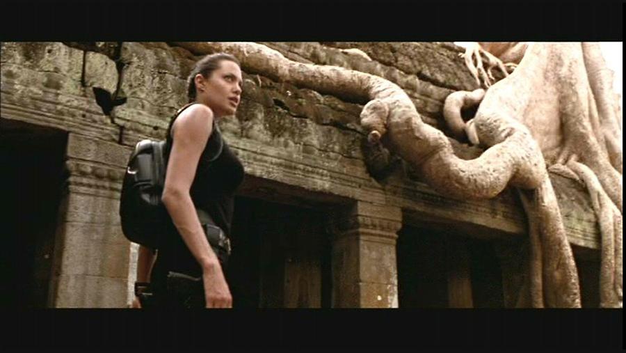 Angelina Jolie in Lara Croft - Tomb Raider — 2001