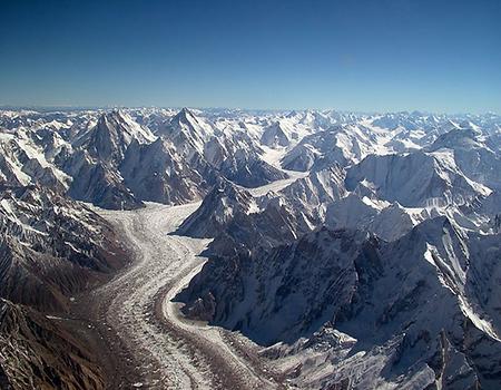Baltoro Glacier from above, Photo: Guilhem Vellut, from Wikicommons 