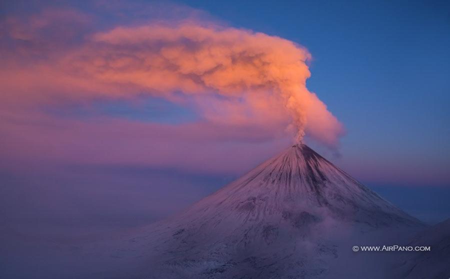 Shooting of volcano eruption