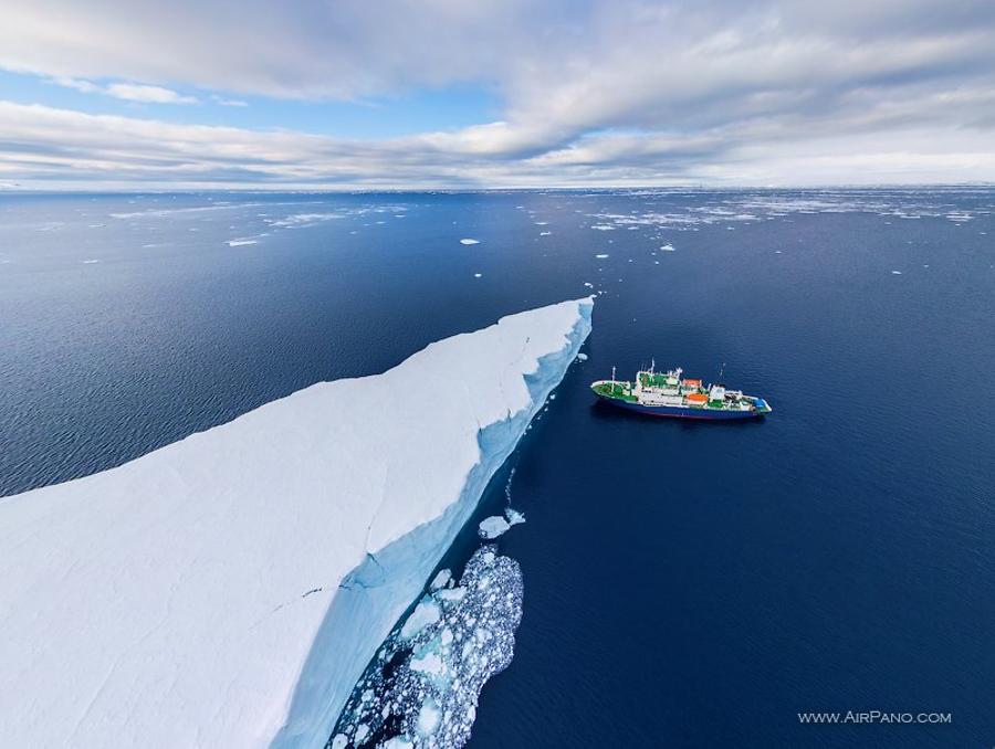 Polar Pioneer and Iceberg, © AirPano 