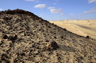 Desert near Bahariya Oasis - Lava (2)