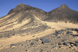 Western Desert - Black Volcanic Hills (3)