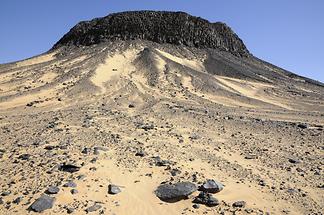 Western Desert - Black Volcanic Hills (4)