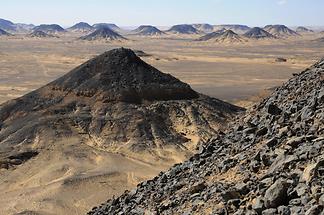 Western Desert - Black Volcanic Hills (5)