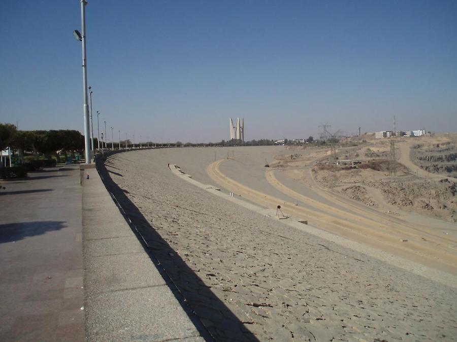 Aswan Dam (2)