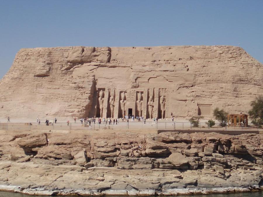 Temple of Queen Nefertari (1)