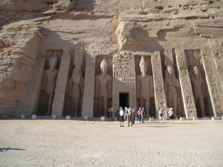 Temple of Queen Nefertari (2)