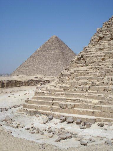 Pyramid of Khafre (1)