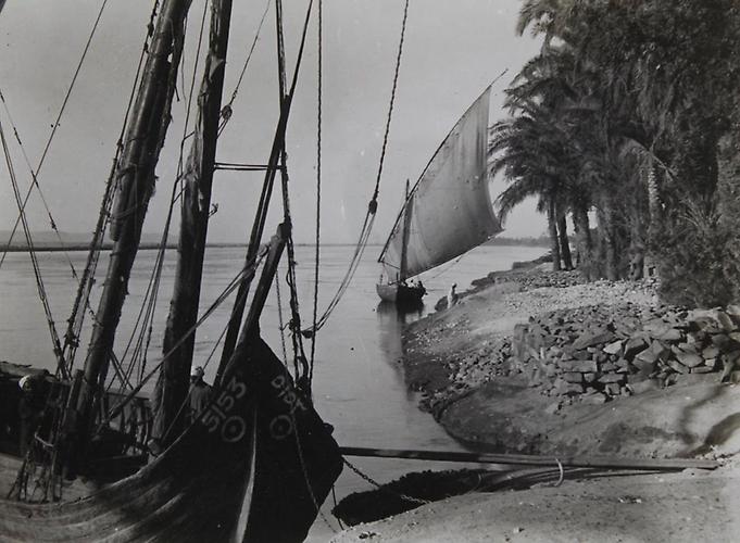 Karnak, Ägypten: Boote auf dem Nil. Um 1930. Photographie