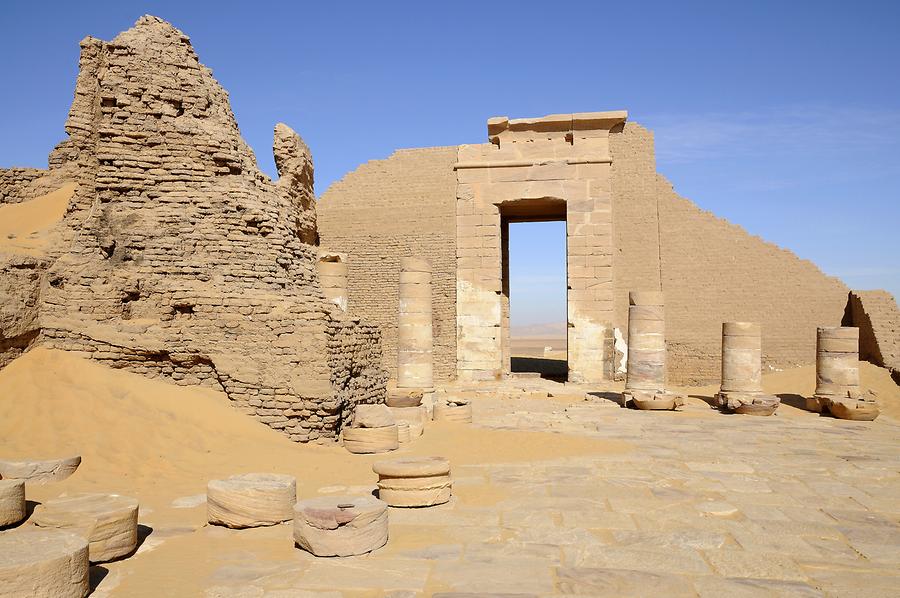 Dush - Fortress; Temple of Isis