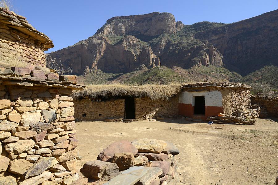Abuna Yemata - Village