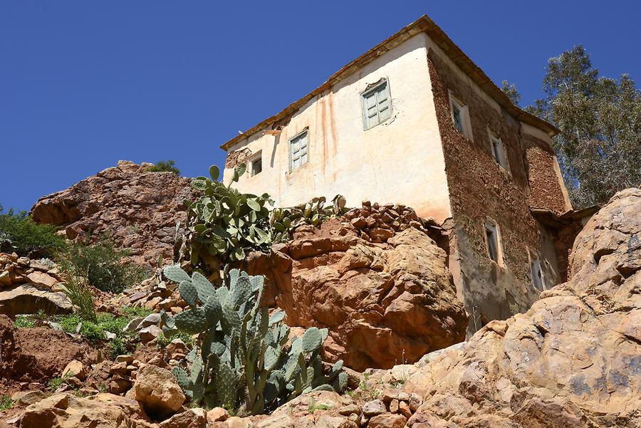 Oumesnat - Berber Home