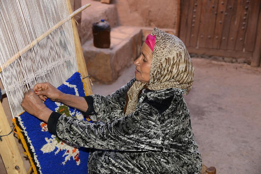 Berber Woman, Weaving