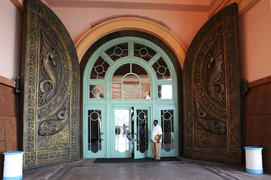 Nassau - Vacation Resort 'Atlantis'; Entrance