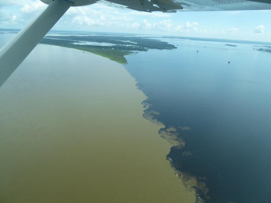 Encotro das Águas Zusammenfluss Rio Solimoes (Amazonas) - Rio Negro