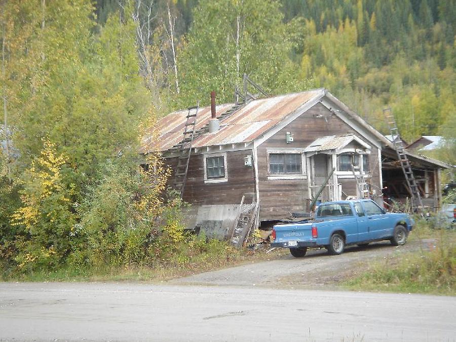 Cabin Dawson City, Photo: H. Maurer, Fall 2005