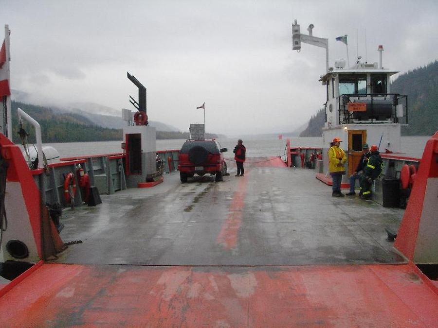 Crossing the Yukon, Photo: H. Maurer, Fall 2005