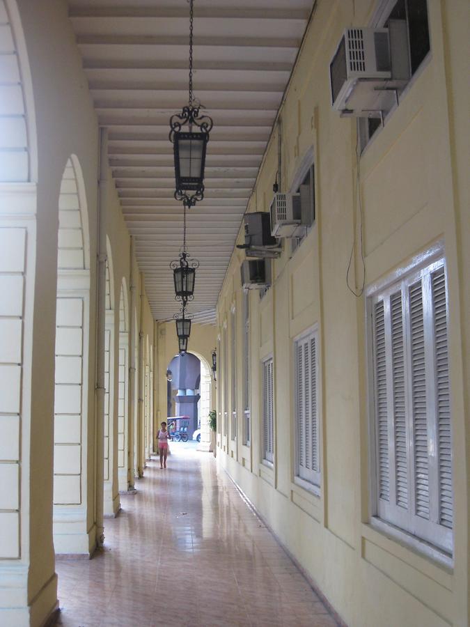Havanna - Hotel Plaza - Säulendurchgang