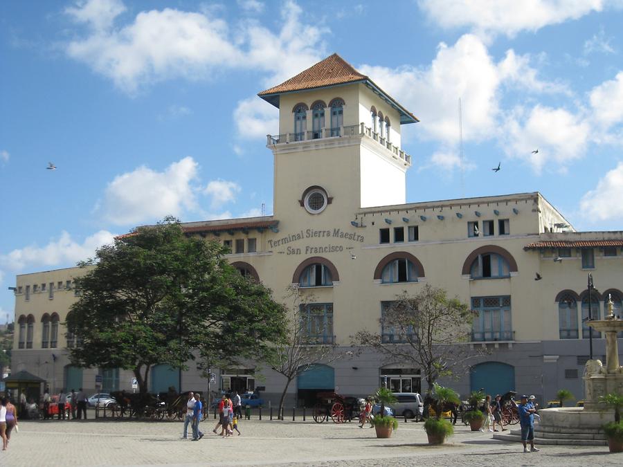 Havanna - Plaza de San Francisco de Asis - Terminal Sierra Maestra