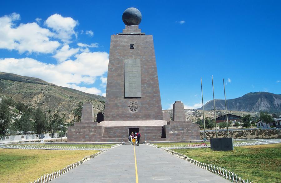 Monument to the Equator