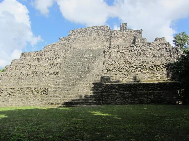 Chacchoben Maya temple pyramid (2)