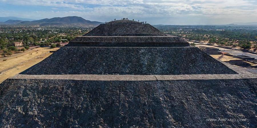 The north side of the Pyramid of the Sun