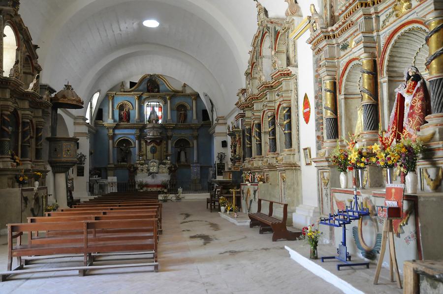 Yanque - Church; Inside