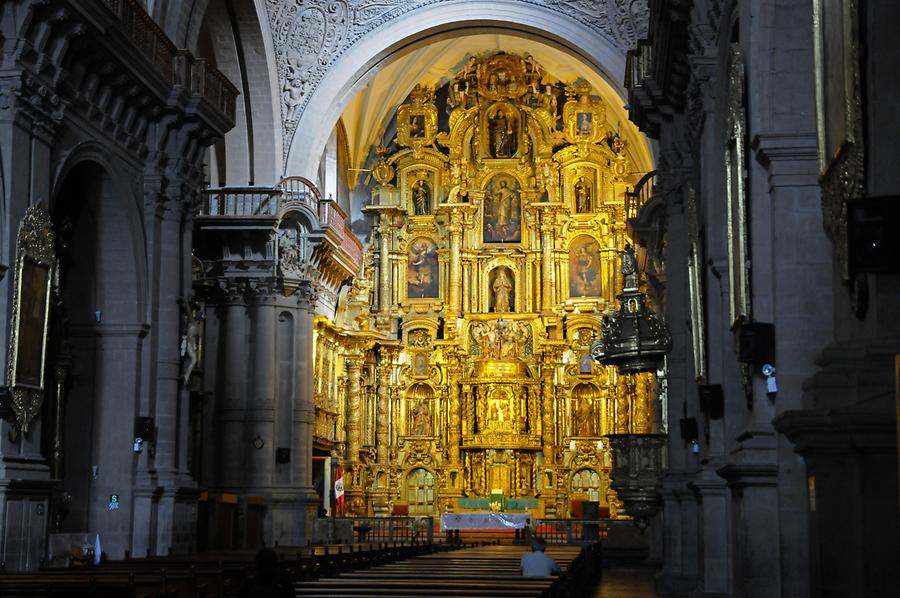 Church of La Compañía - Inside