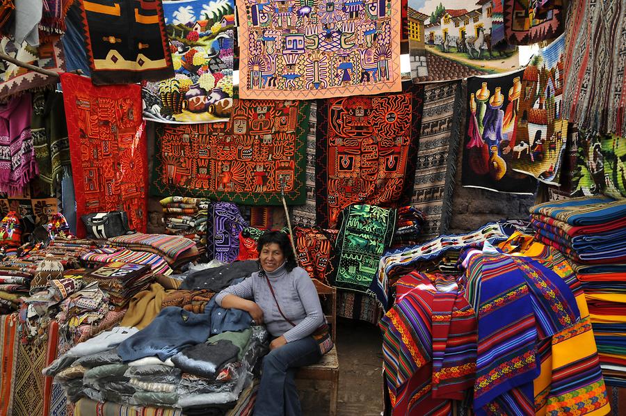 Písac - Market; Textiles
