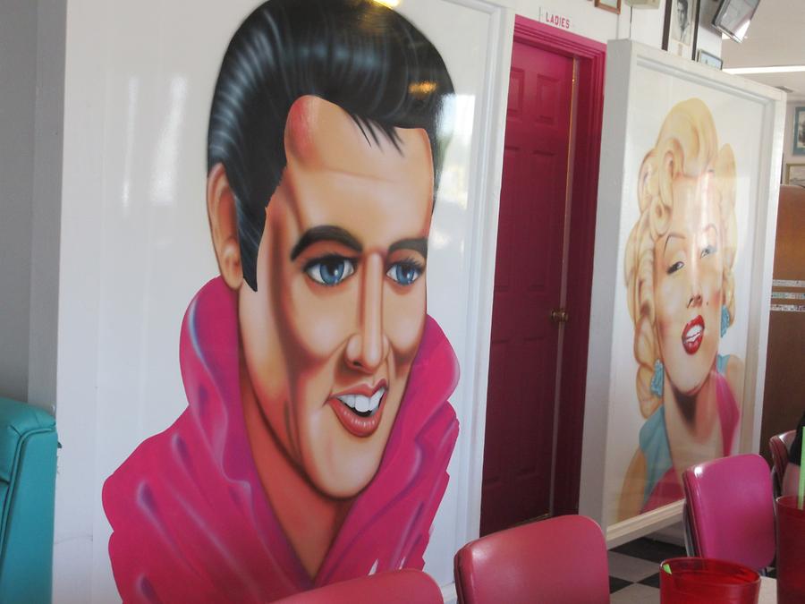 Kingman - Mr. D'z Route 66 Diner - Elvis Picture