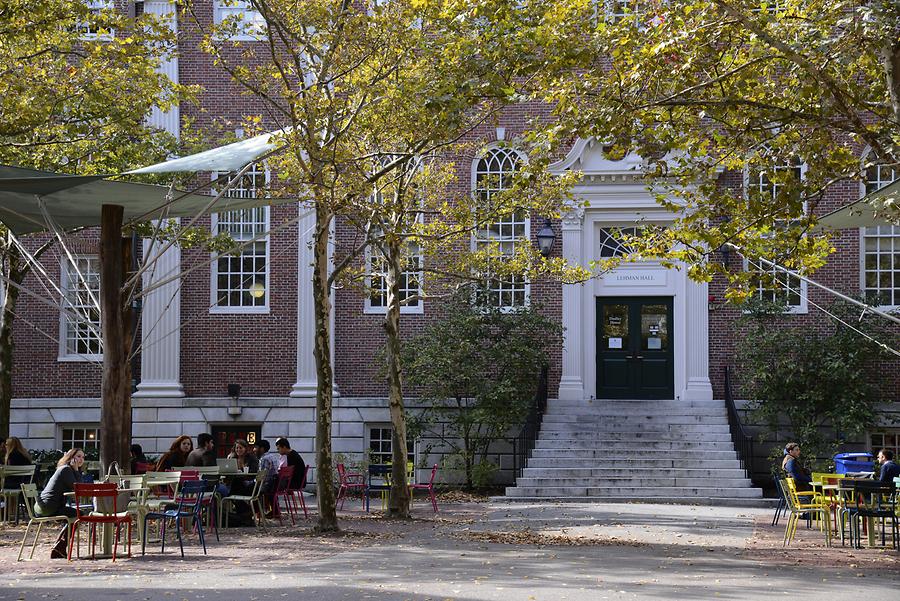 Cambridge - Harvard Yard; Students