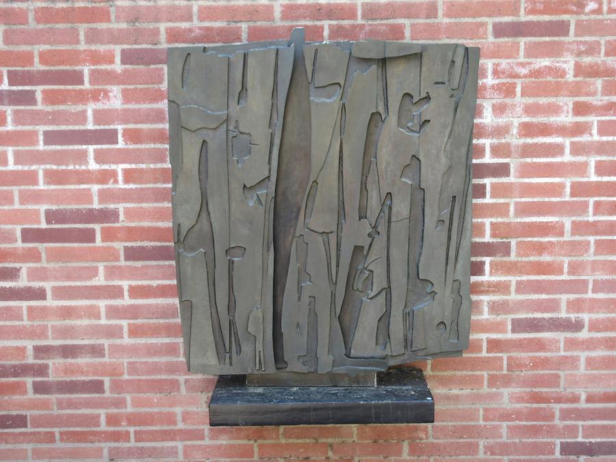 UCLA Franklin D. Murphy Sculpture Garden - 'Colloquio Duro' by Pietro Consagra 1959