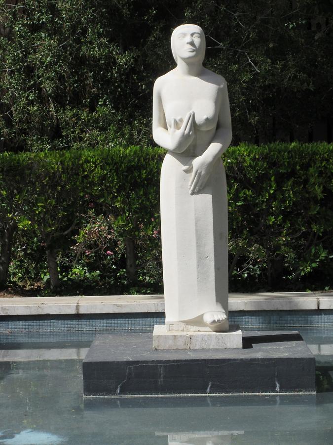 UCLA Franklin D. Murphy Sculpture Garden - 'Mulier' by Eric Gill