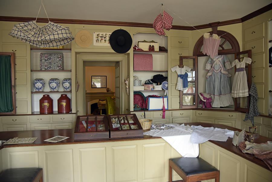 Colonial Williamsburg - Corner Shop; Inside