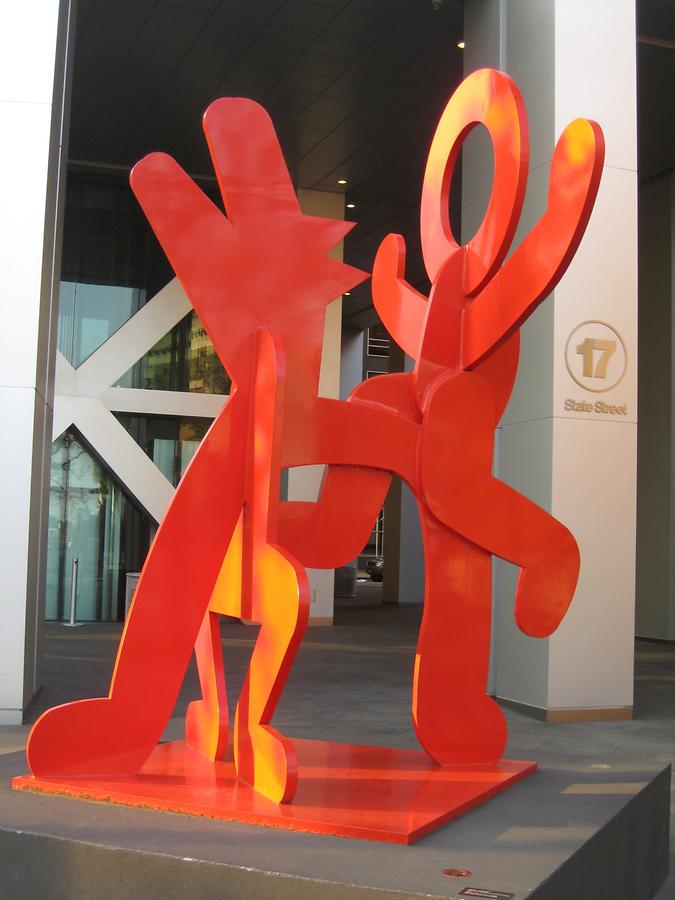 NYC Battery Park City Figure balancing on Dog von Keith Haring