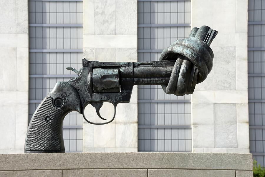 Headquarters of the United Nations - 'The Knotted Gun'
