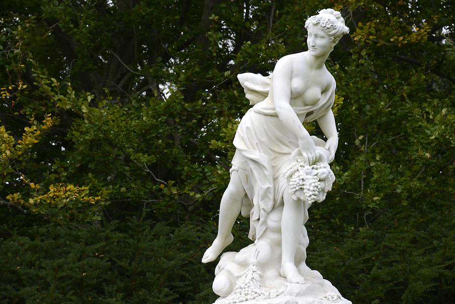 Typical Newport Mansion - Statue