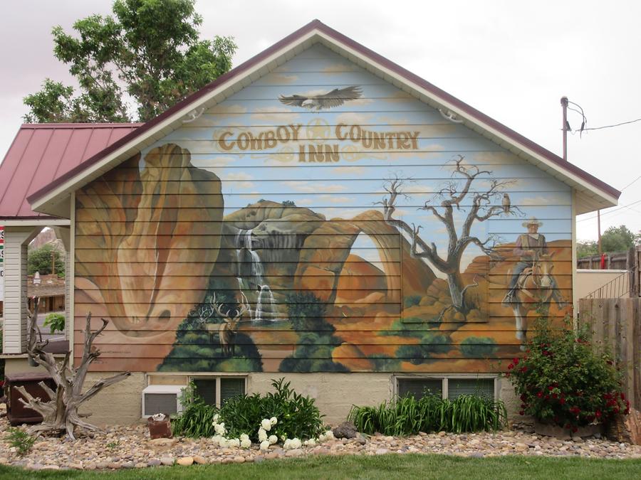 Escalante - Cowboy Country Inn - Mural