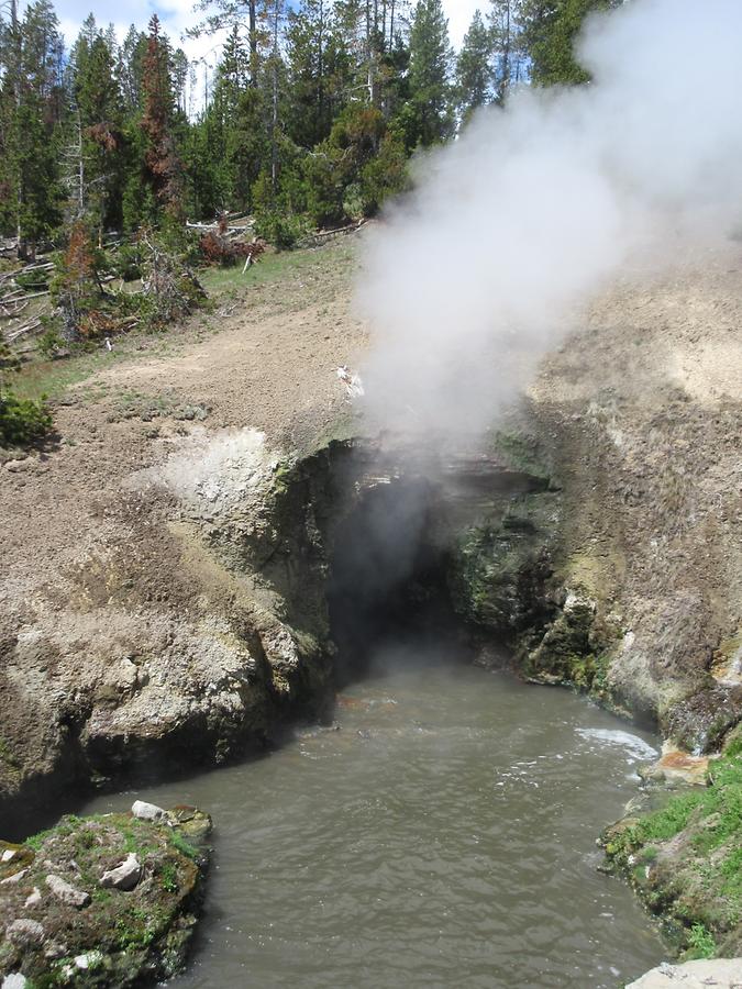 Yellowstone National Park - Dragon's Mouth Spring