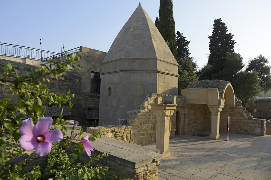 Palace of the Shirvanshahs - Mausoleum