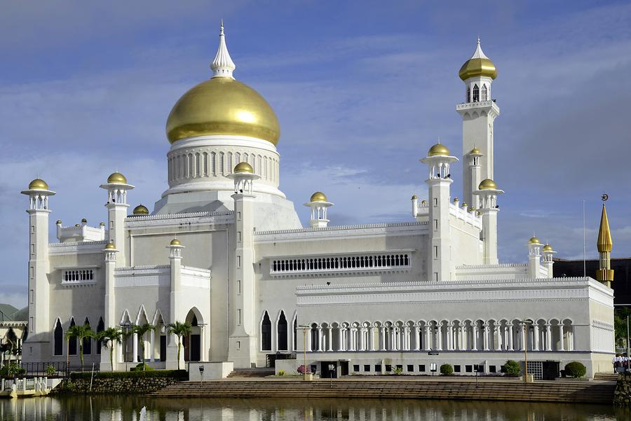 Bandar Seri Bewagan - Omar Ali Saifuddien Mosque