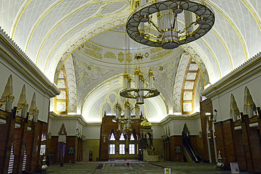 Bandar Seri Bewagan - Omar Ali Saifuddien Mosque; Inside