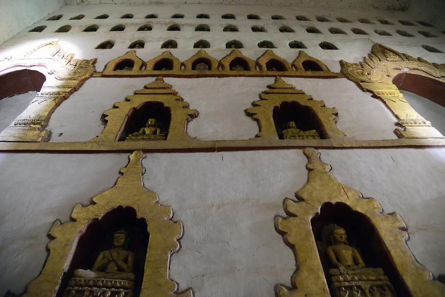 Ananda temple niches