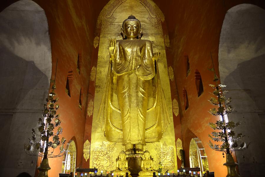 Buddha 4 Ananda temple
