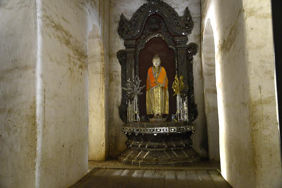 Maha Aungmye Monastery interior Inwa
