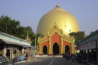 Kaughmundaw Pagoda Sagaing (1)