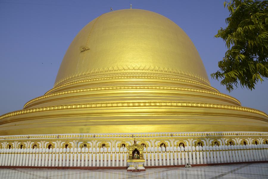 Kaughmundaw Pagoda Sagaing