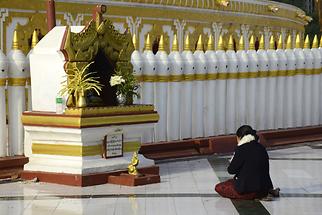 Kaughmundaw Pagoda Sagaing (3)