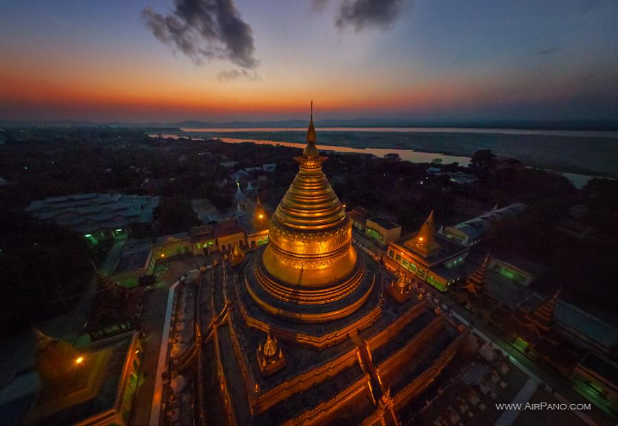 Shwezigon Pagoda in the evening