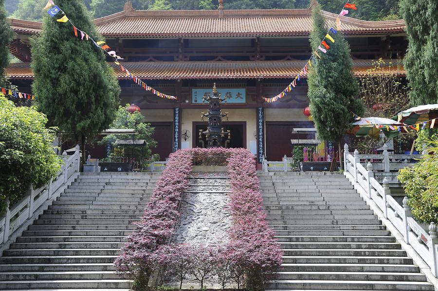 Yangshuo Moon Hill - Buddha Temple